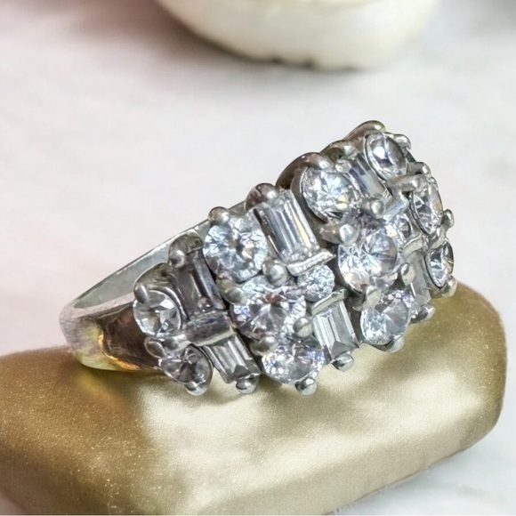 Vintage Sterling Silver Cubic Zirconia Ring (8.5) - Picture 12 of 15